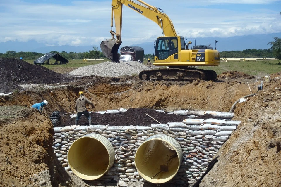 Instalación de tubería Durman en obra de infraestructura